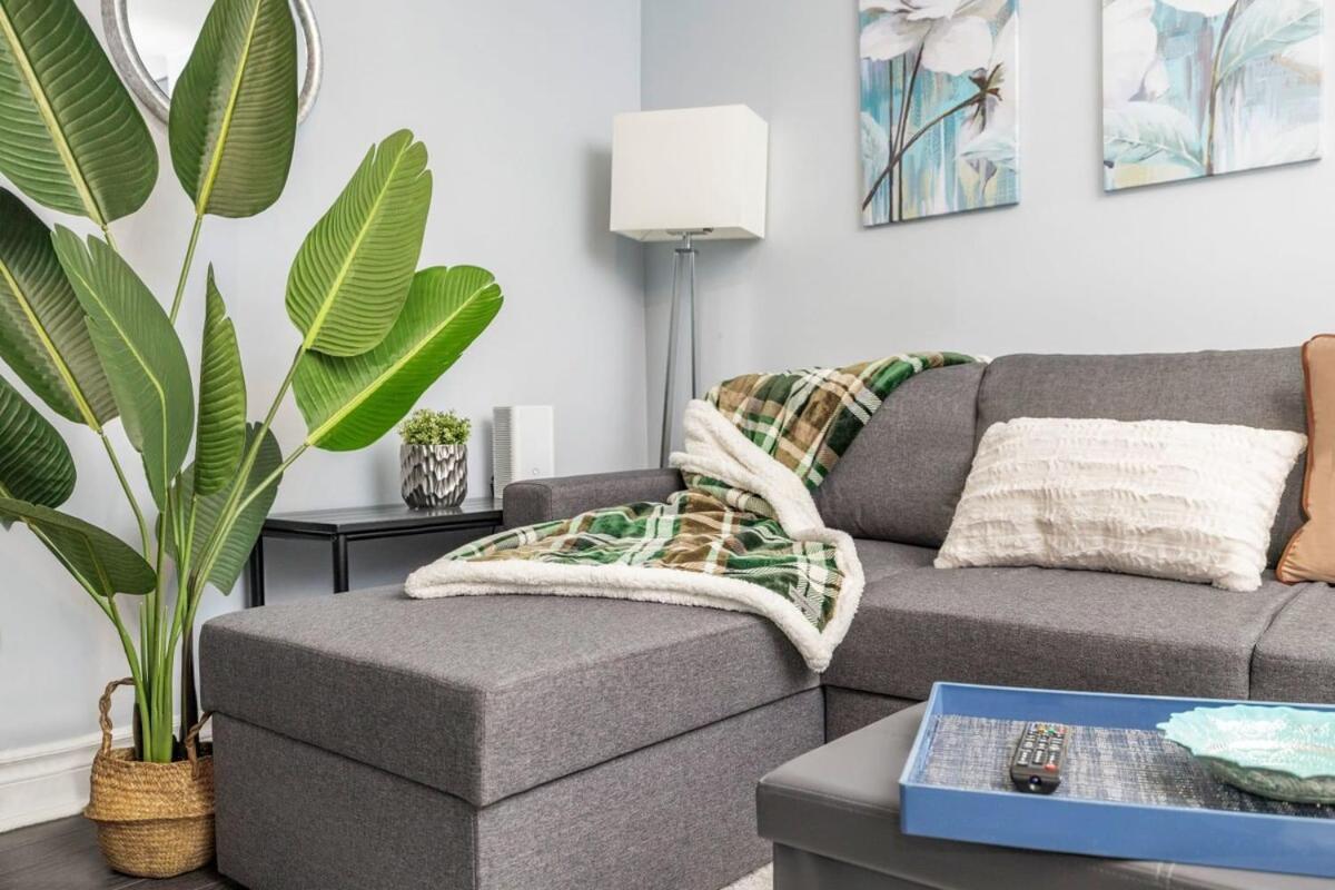 Pet-Friendly Home - Near Chinatown & Little Italy Отава Екстериор снимка