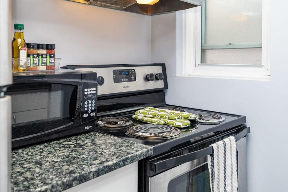 Pet-Friendly Home - Near Chinatown & Little Italy Отава Екстериор снимка